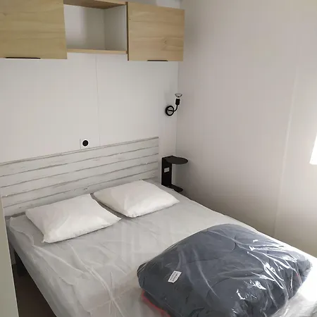 캠프장 Domaine Des Salins 생 힐레르 드 리에